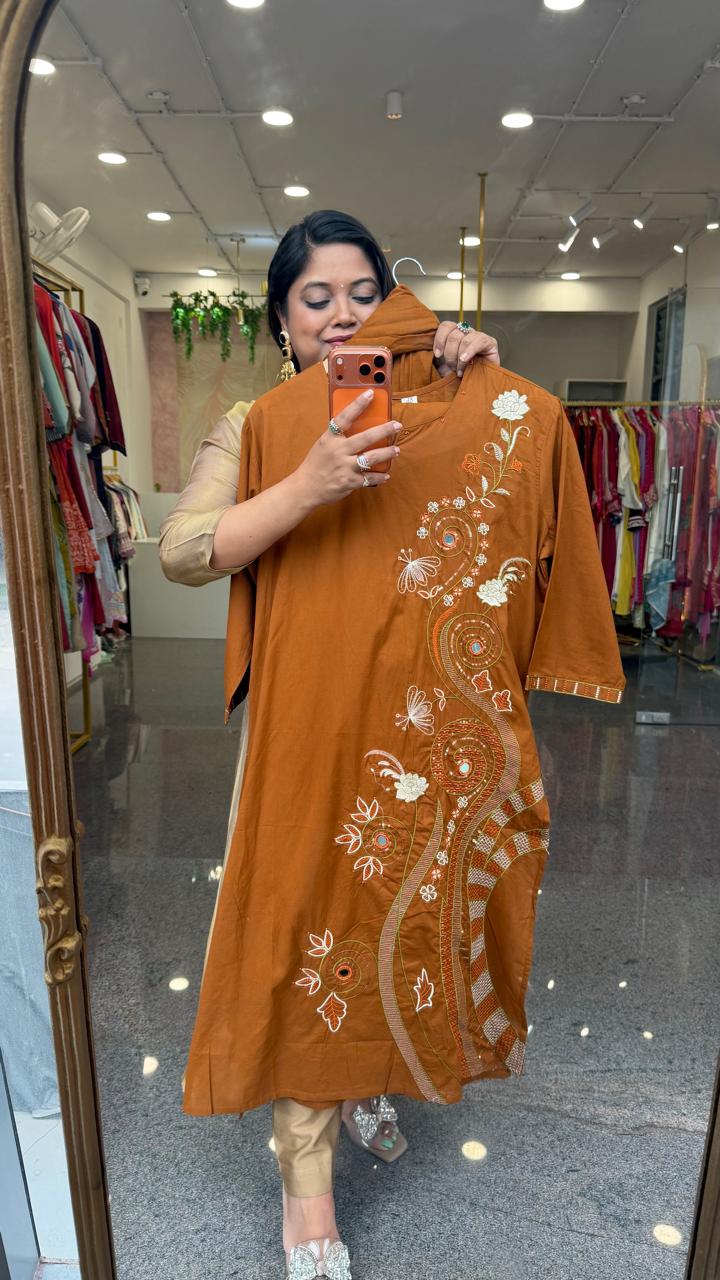 Fully embroidered suit set in brown