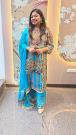 Super pretty pure crepe farshi salwar lining suit set in firozi colour paired with a bag