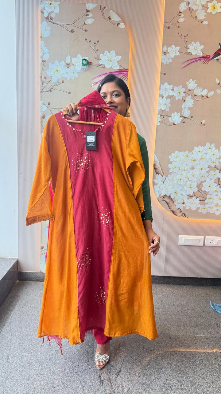 Pretty Banarasi Mul chanderi with pital tikka detailing in two tone