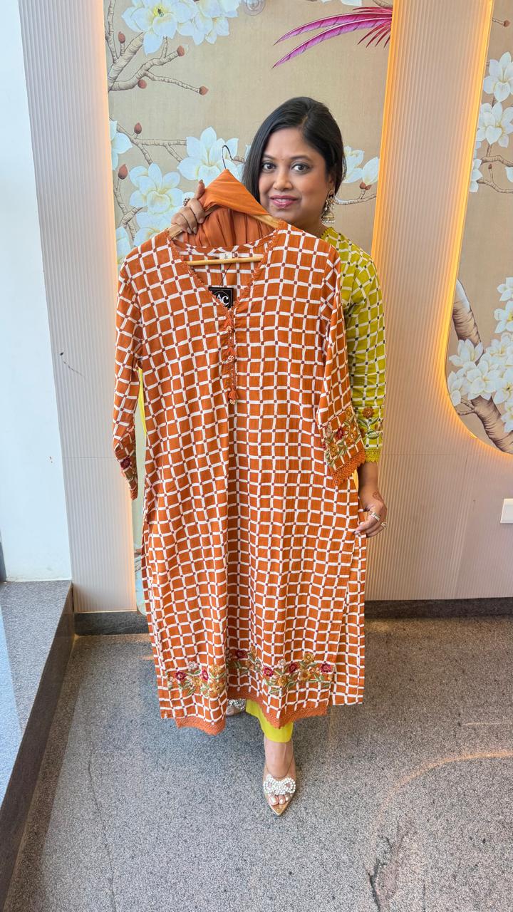 Gorgeous chequered full suit set with embroidery on sleeves and Daman in orange