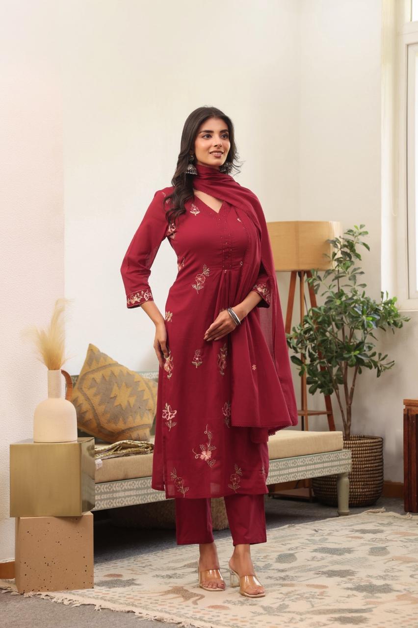 Mul cotton embroidered suit set in red
