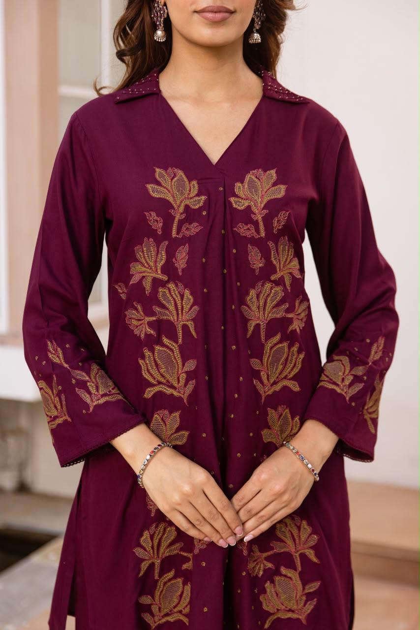 Pretty slub cotton embroidered in wine