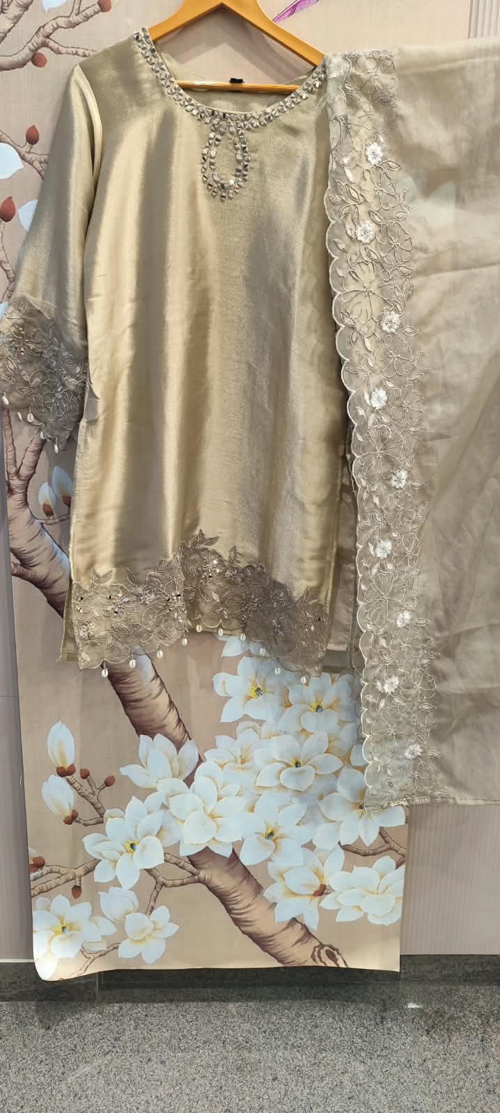 Premium tissue applique suit set in royal colour