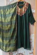 Super pretty handowrkd Mul chanderi suit set in bottle green