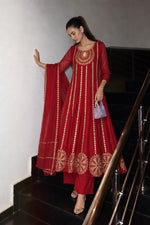 Pretty red Mul chanderi zari detailing suit set in red
