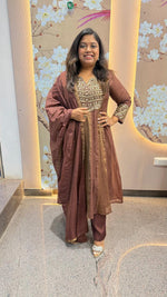 Pretty handowrk tissue full suit set in brown