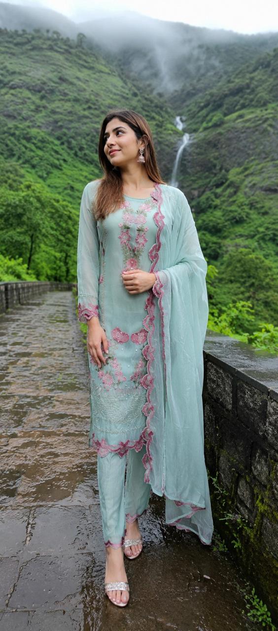 Pretty orgenza embroidered true to size suit set