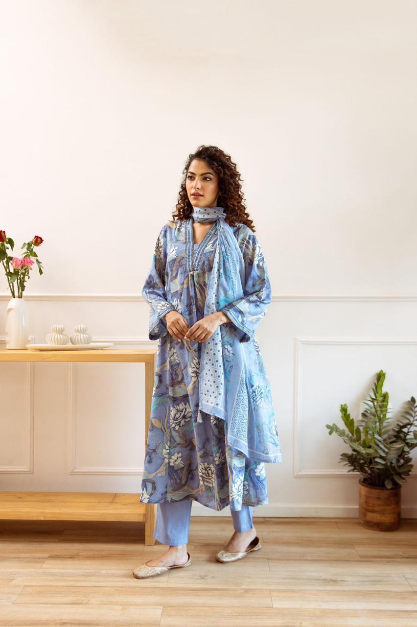 V neck cotton suit paired soft soft organza dupatta