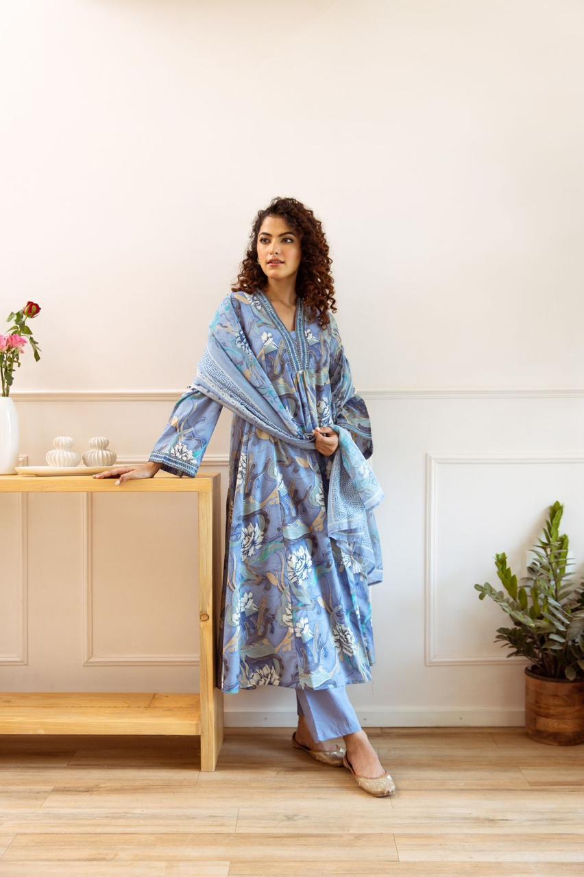 V neck cotton suit paired soft soft organza dupatta