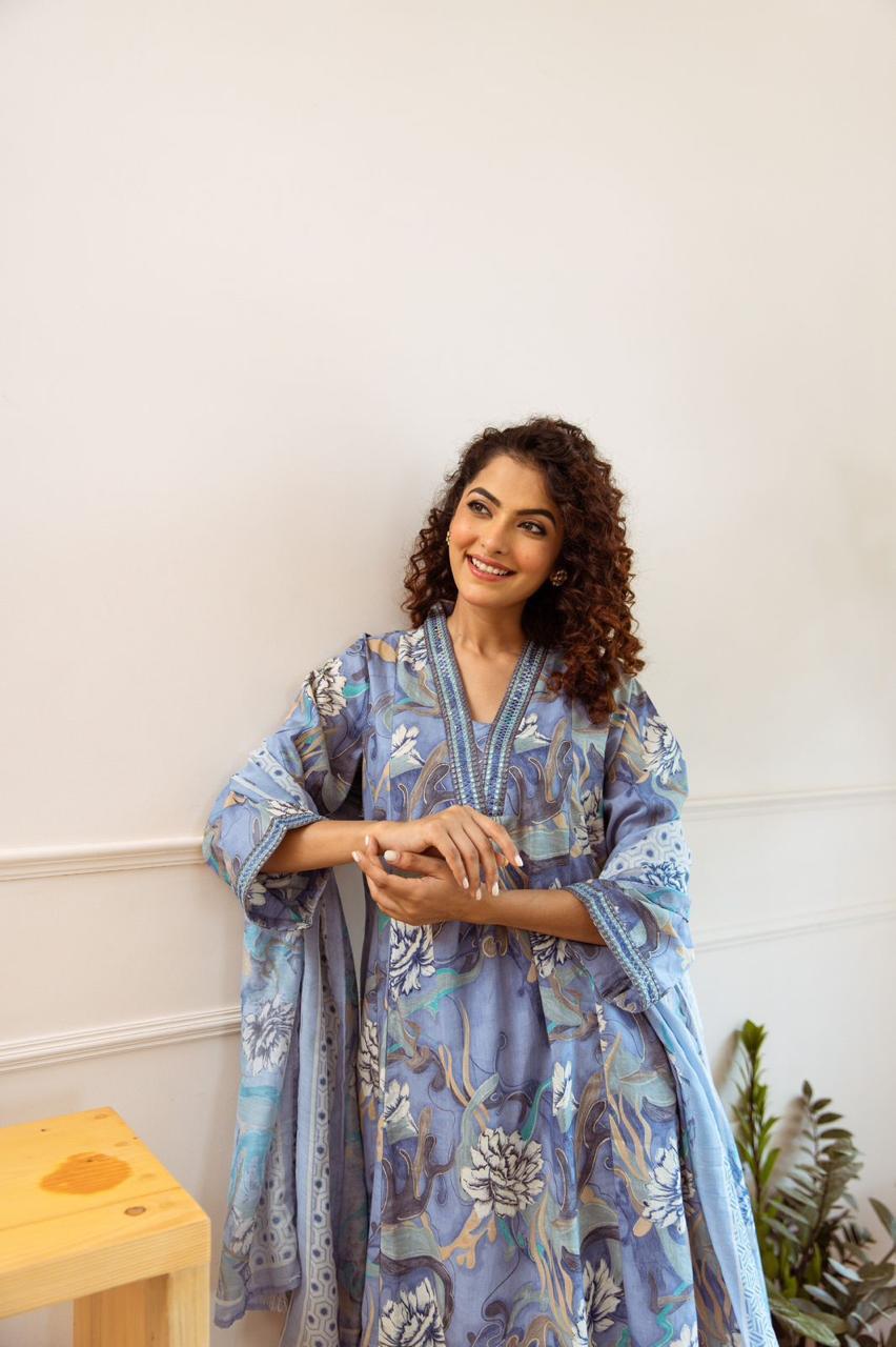 V neck cotton suit paired soft soft organza dupatta