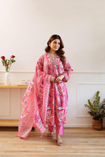 V neck cotton suit paired soft soft organza dupatta