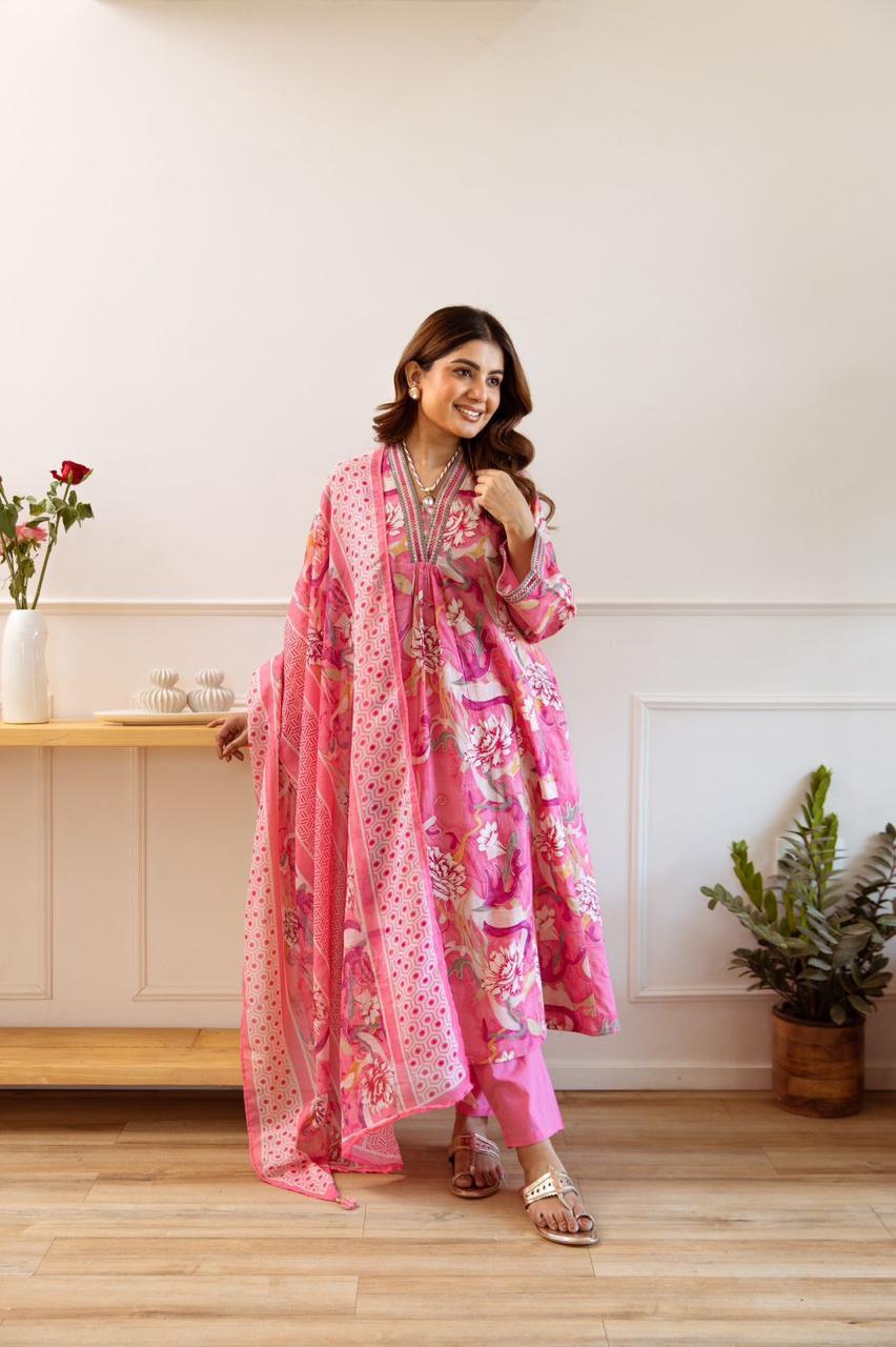 V neck cotton suit paired soft soft organza dupatta