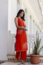 Smart sleeveless embroidered kurta pant in rust