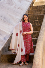 Smart sleeveless Cotton appliqué suit set in red