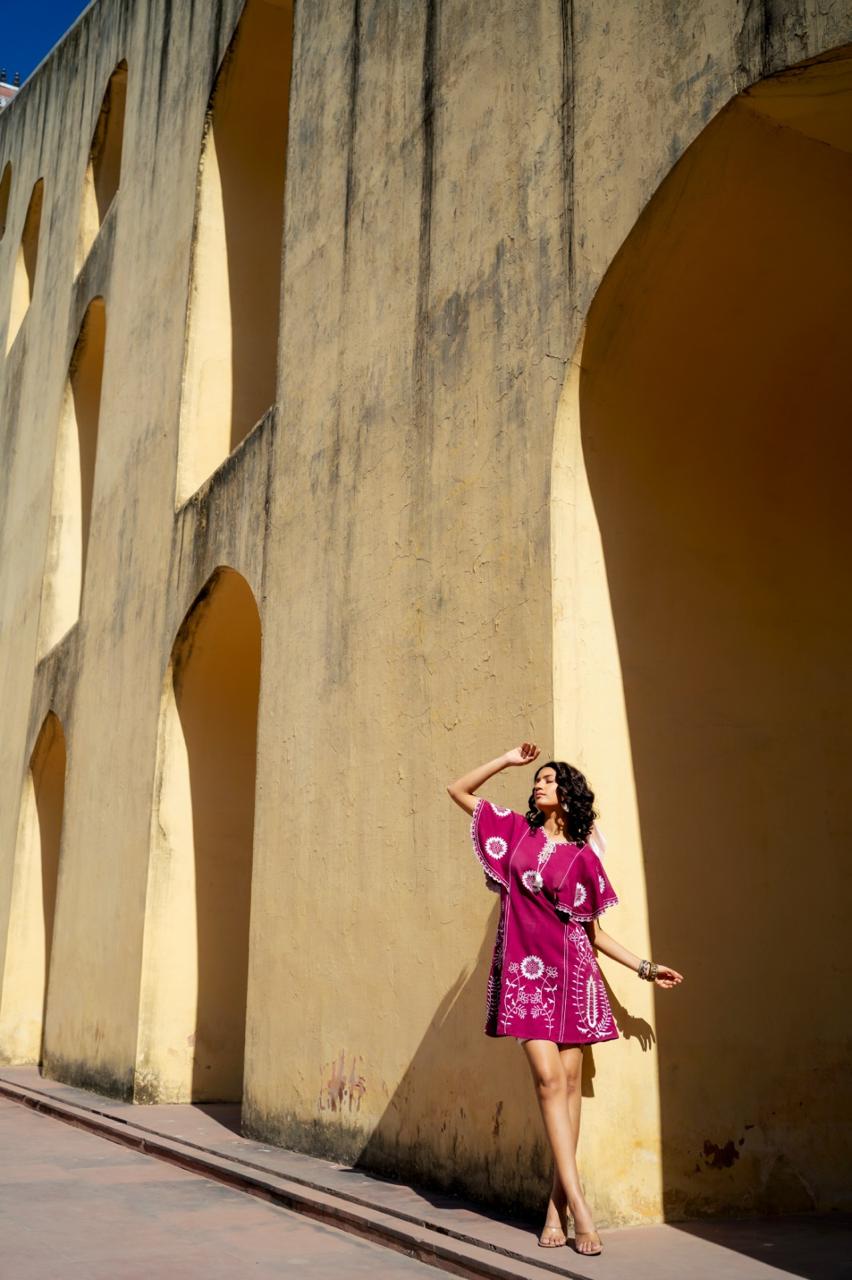 Embroidered cotton vacation dress in pink