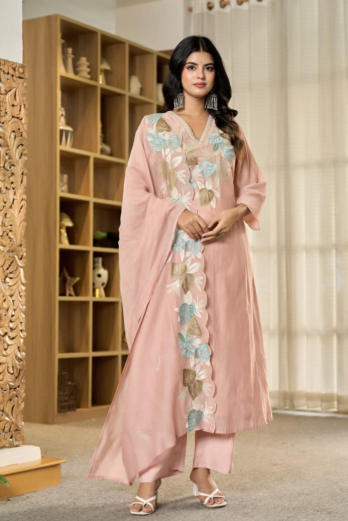 Premium Mul Chanderi appliqué work suit set in pink