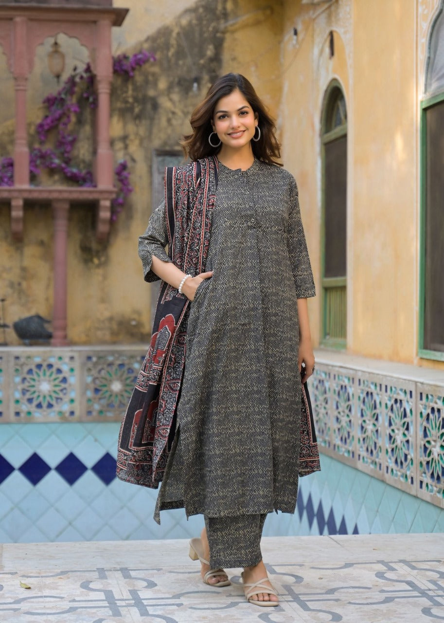 Smart cotton pocket suit set in red