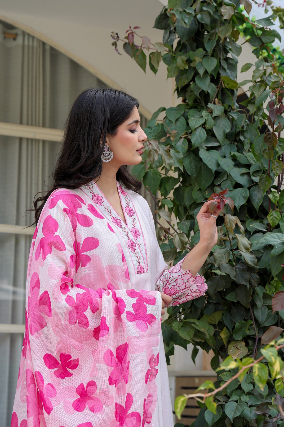 Smart n beautiful muslin silk suit set with full appliqué work