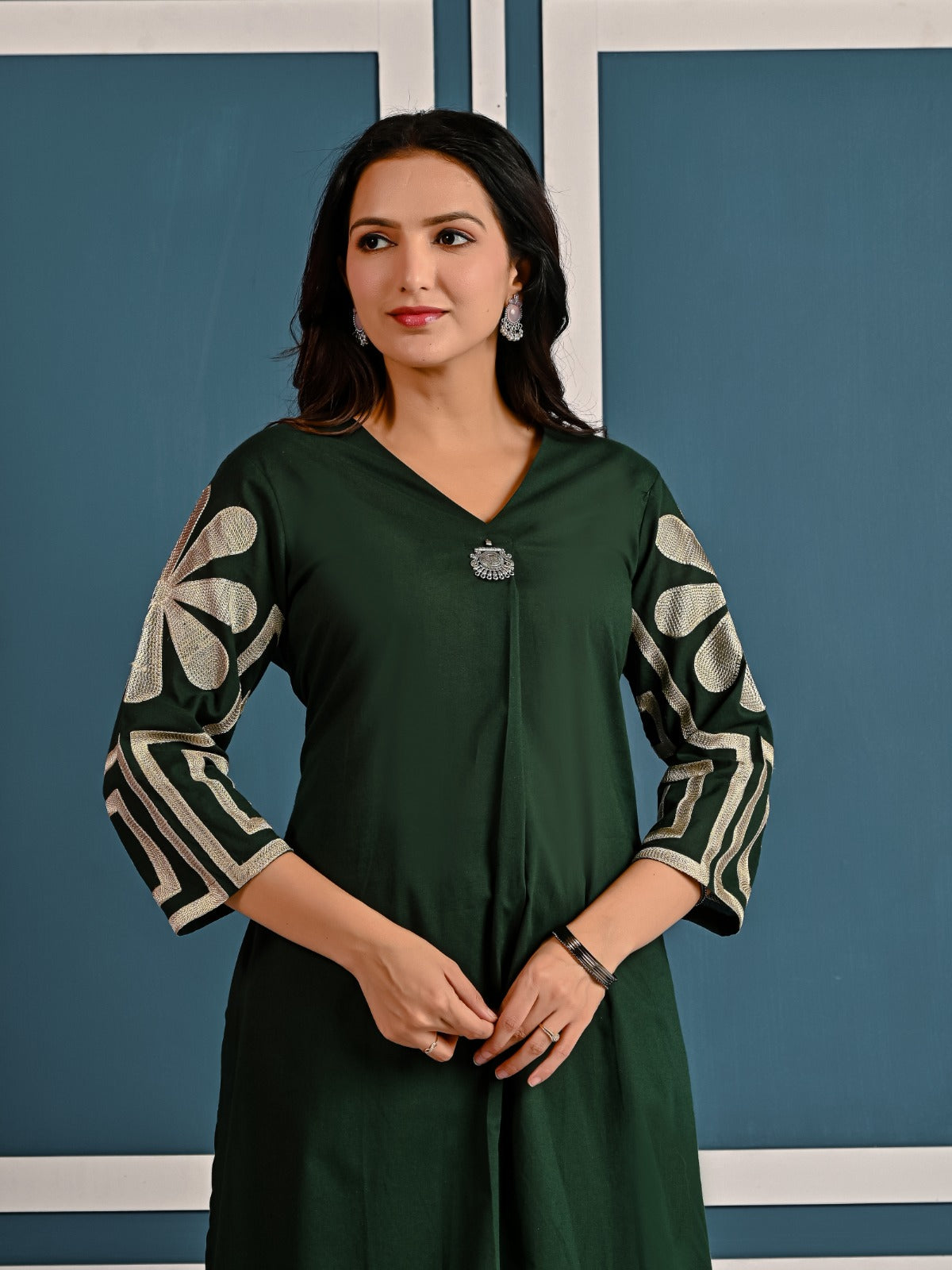 Cotton embroidered kurta pant in green
