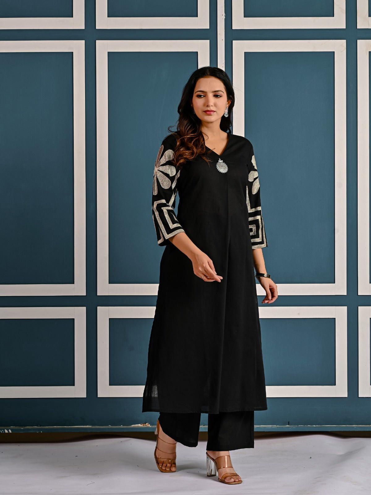 Cotton embroidered kurta pant in black