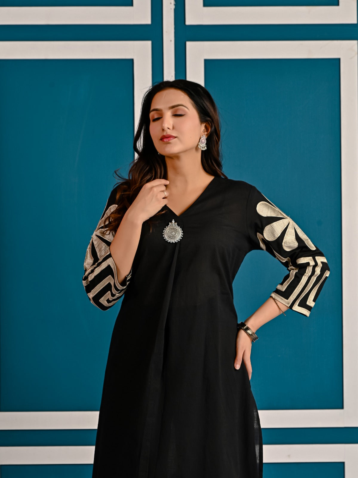 Cotton embroidered kurta pant in black