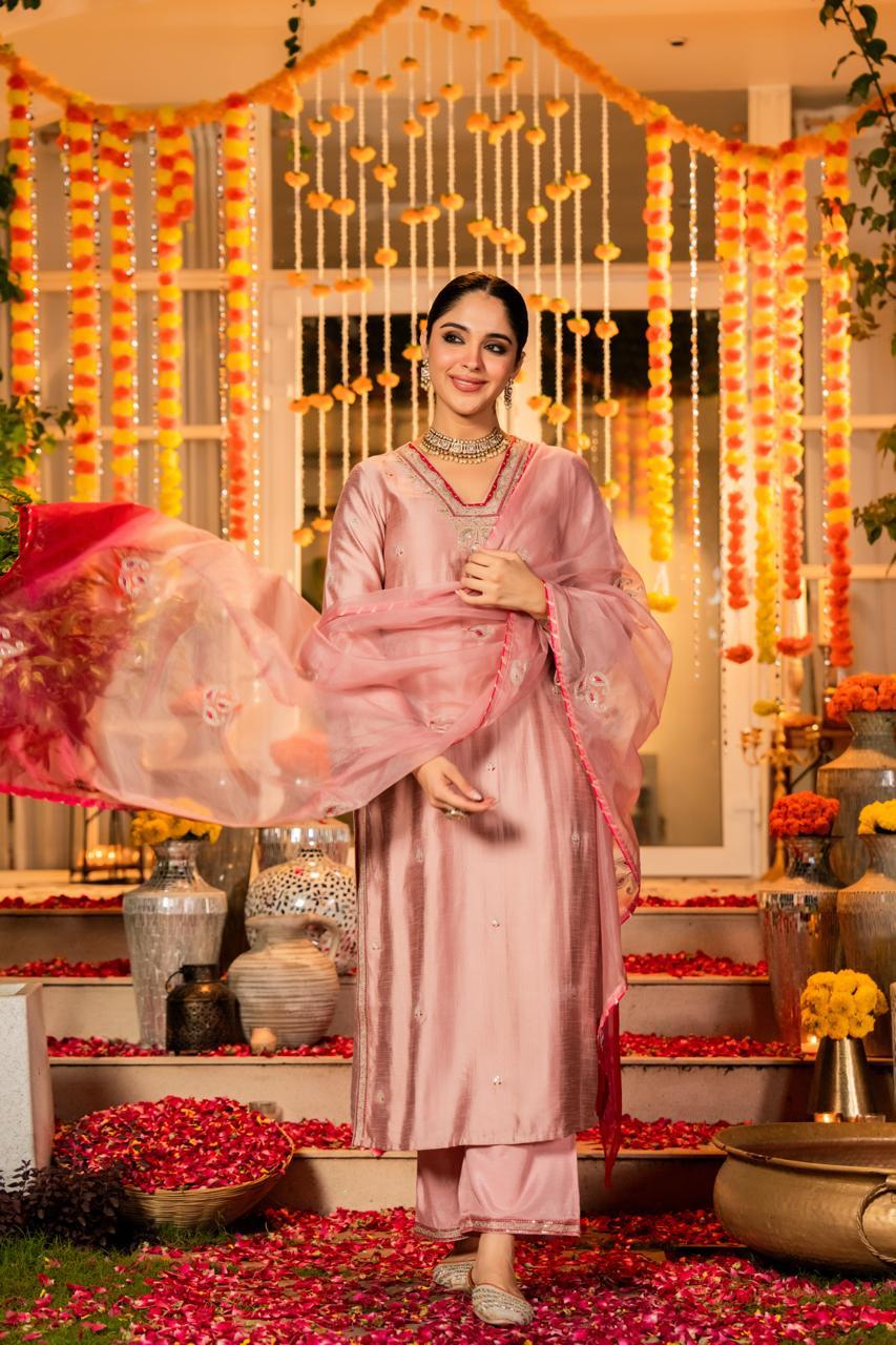 Wow dola silk zari detailing suit set in pink