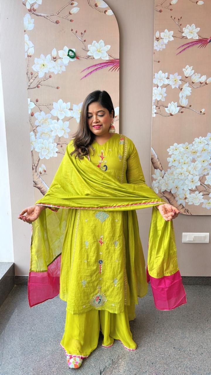 Gorgeous Mul Chanderi with gotta detailing suit set in green
