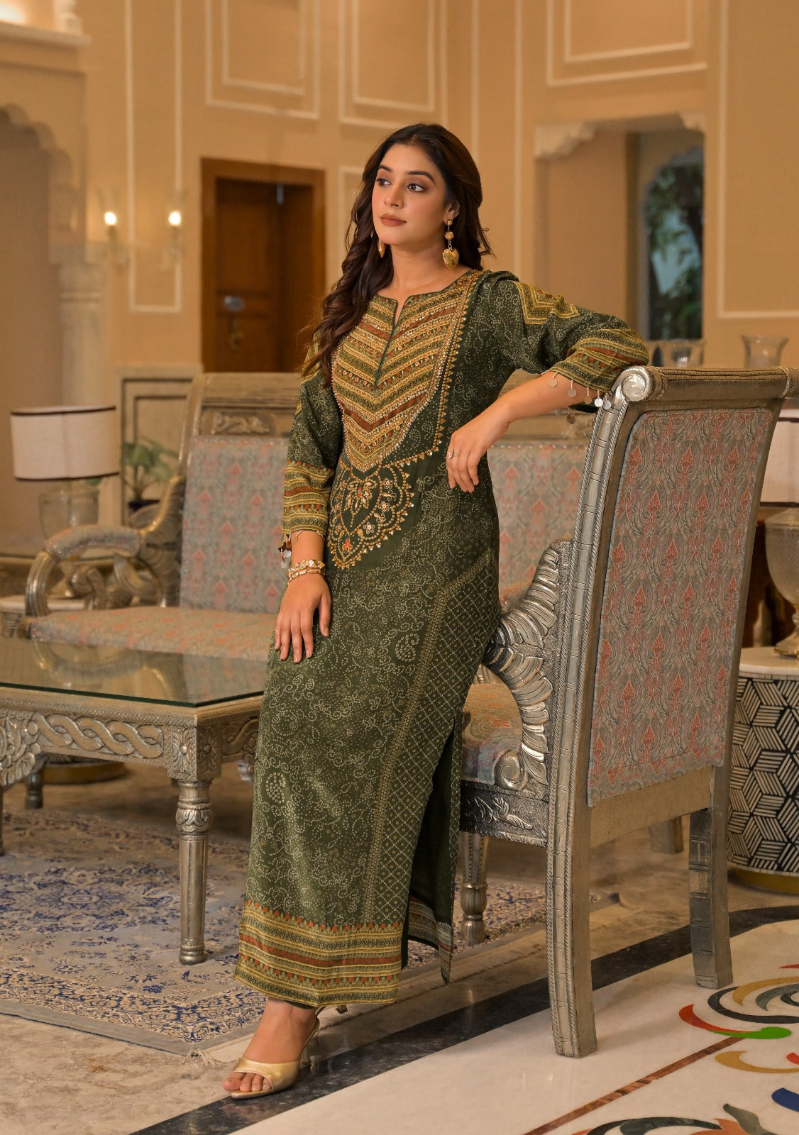 Super pretty crepe silk lining bandhani Phiran paired with pants