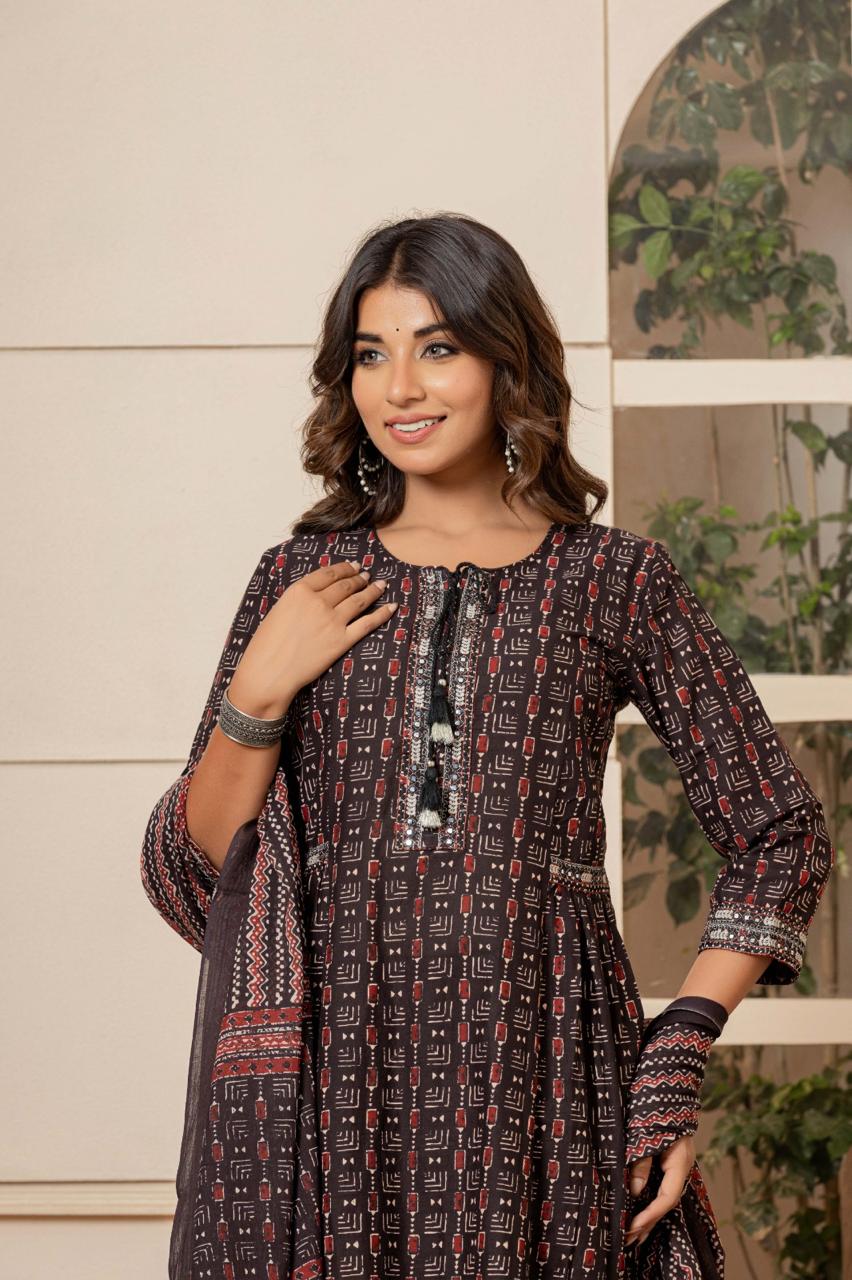 Pure cotton suit with beautiful detailing