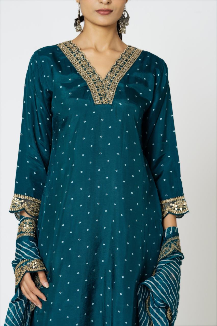 Russian silk suit set! A pretty festive wear