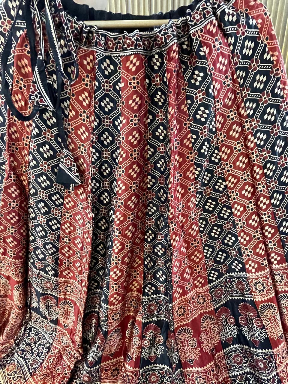 Gaji silk elasticated free size skirt (print may vary)