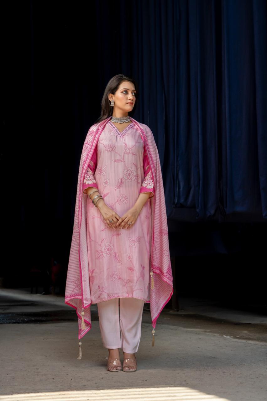 Super soft muslin silk with lining and gotta detailing suit set