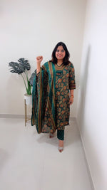 Pretty pure cotton suit set in stylish neck