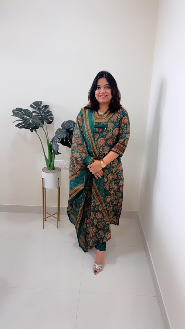 Pretty pure cotton suit set in stylish neck