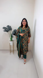 Pretty pure cotton suit set in stylish neck