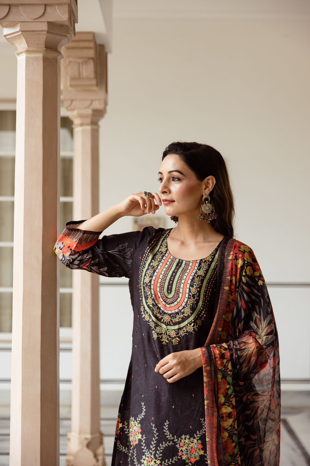 Pretty pure muslin silk paired with pure shiffon dupatta