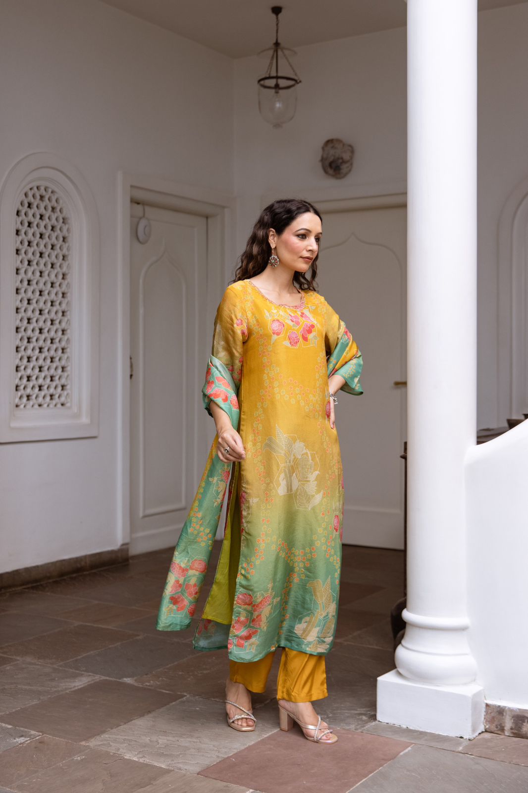 Pretty shimmer tissue suit set