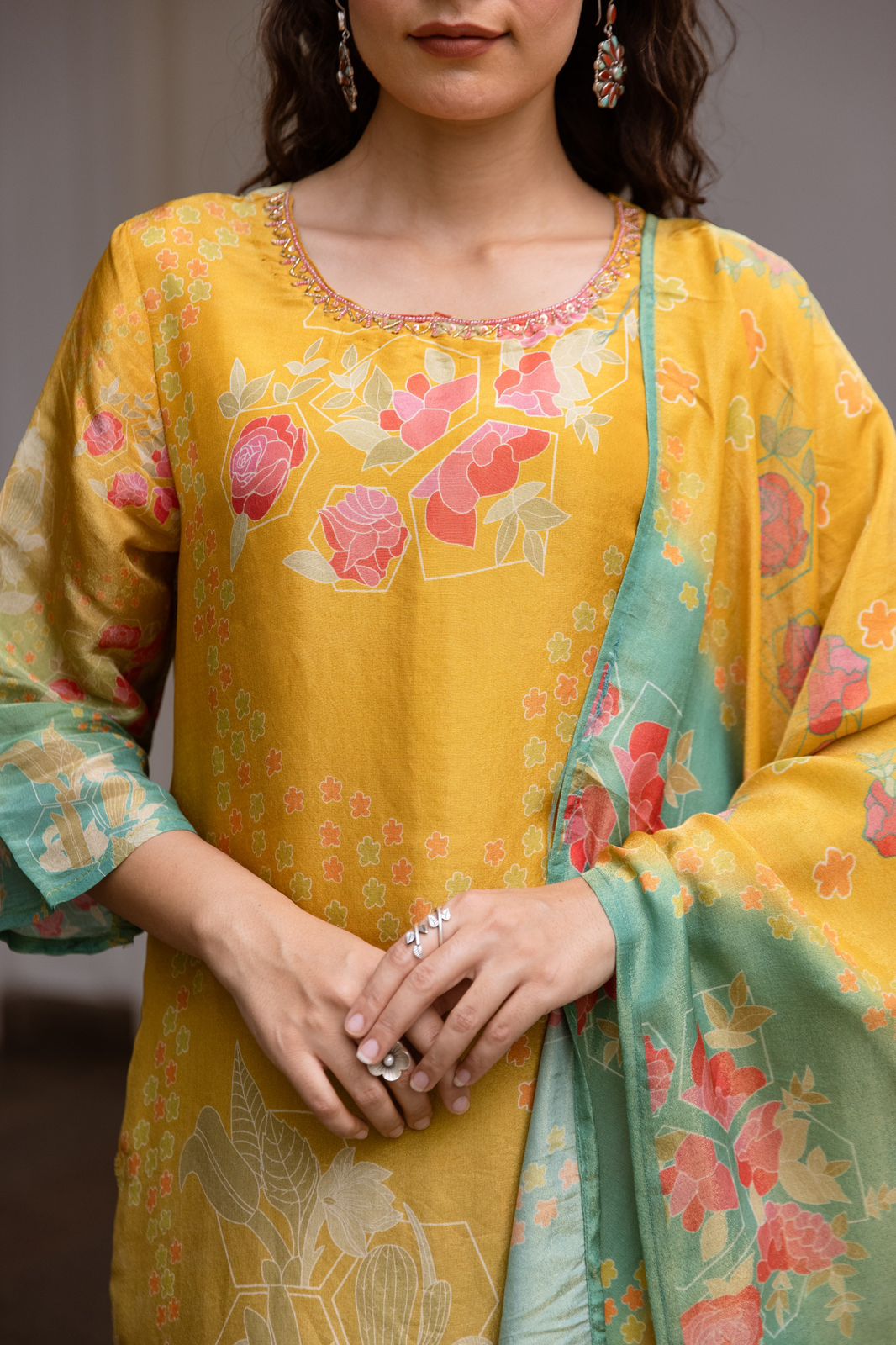 Pretty shimmer tissue suit set