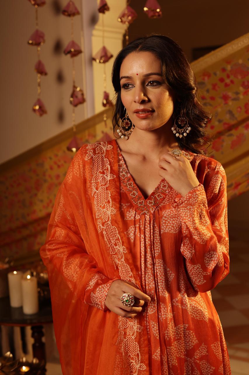 Premium chinon pretty V neck stylish suit set