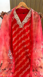 Pretty silk v neck suit set paired with organza dupatta