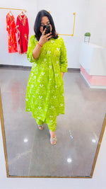 Pretty cotton V neck green co ord