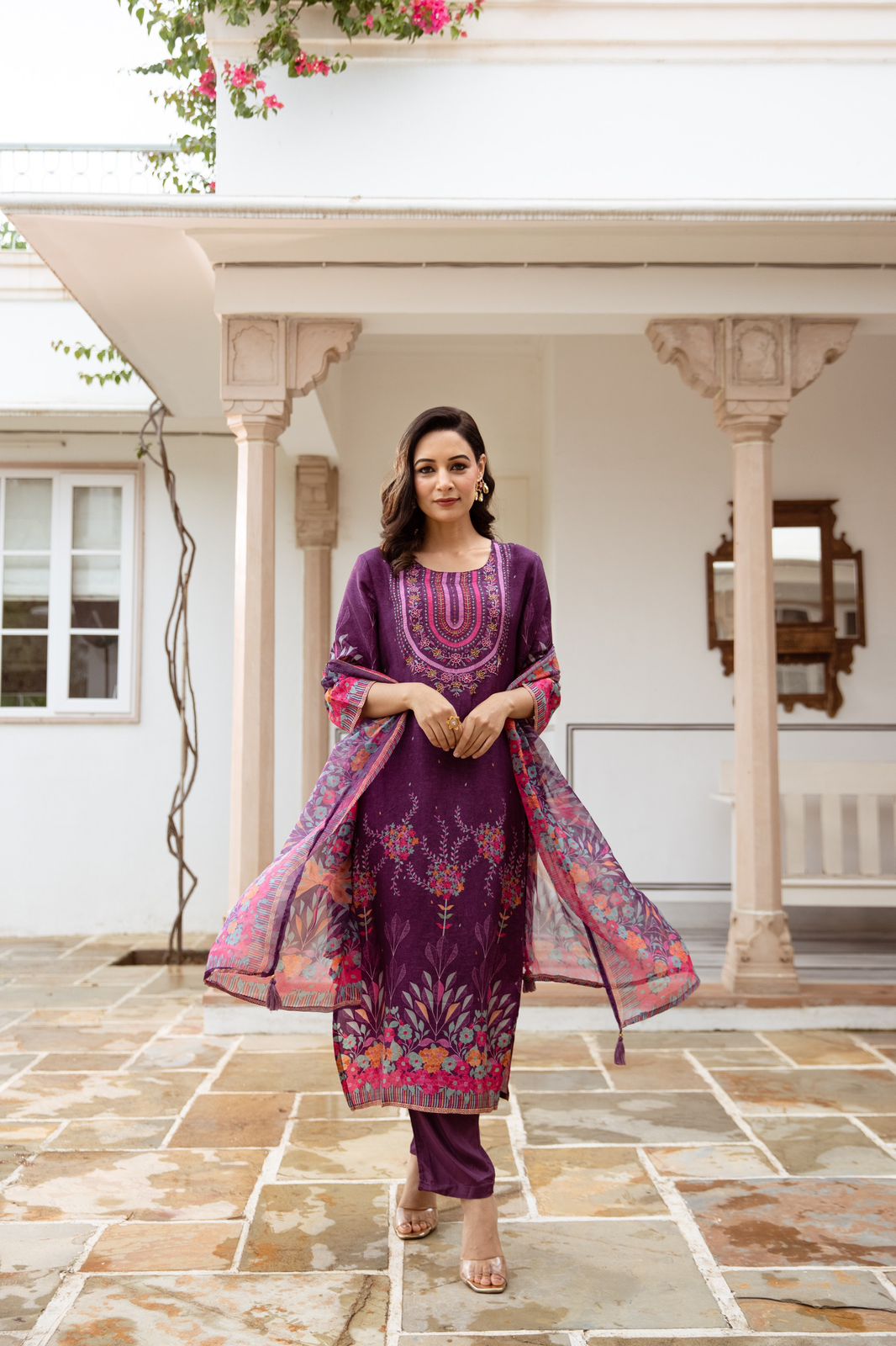 Pretty dola silk suit set paired with organza dupatta