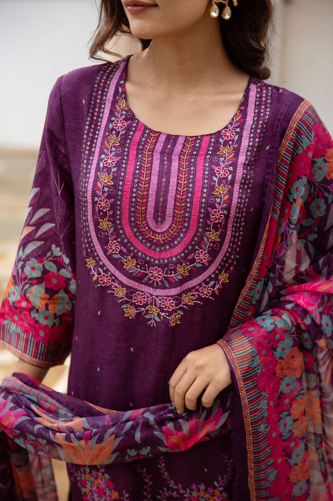 Pretty dola silk suit set paired with organza dupatta