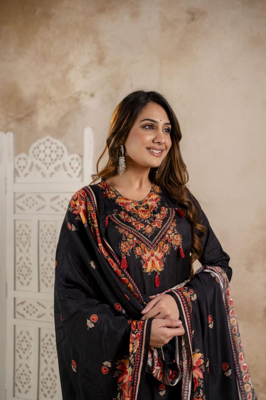 Pretty crepe full suit set