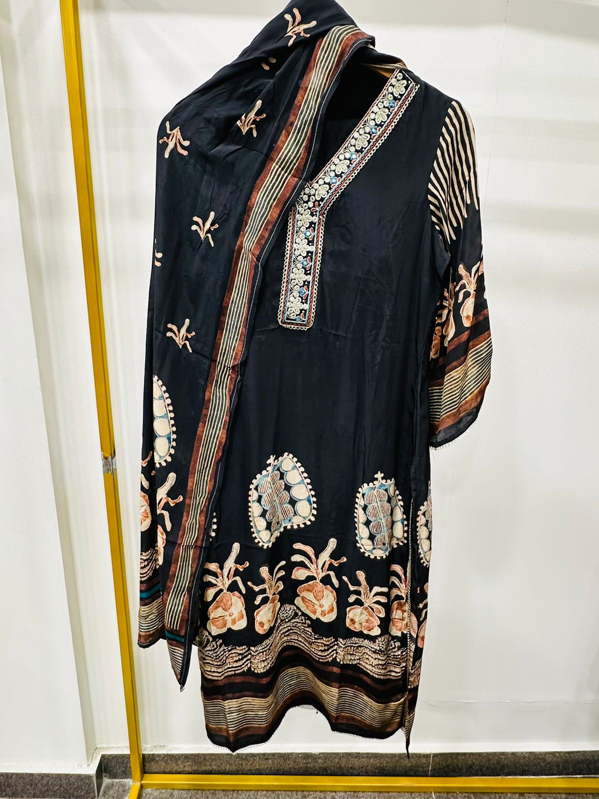 Stylish pure crepe suit set