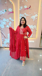 Pretty mul cotton lining embroidered suit set in red
