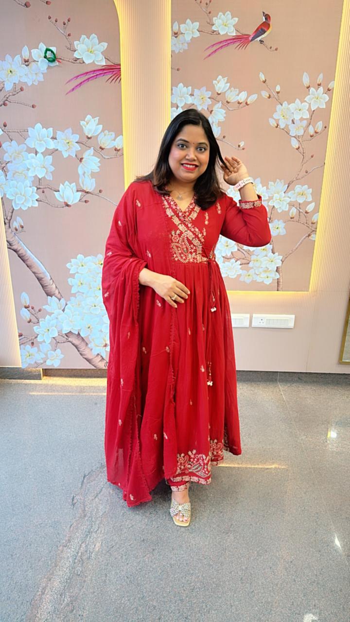 Pretty mul cotton lining embroidered suit set in red