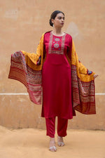 Pretty gaji silk full suit set in red