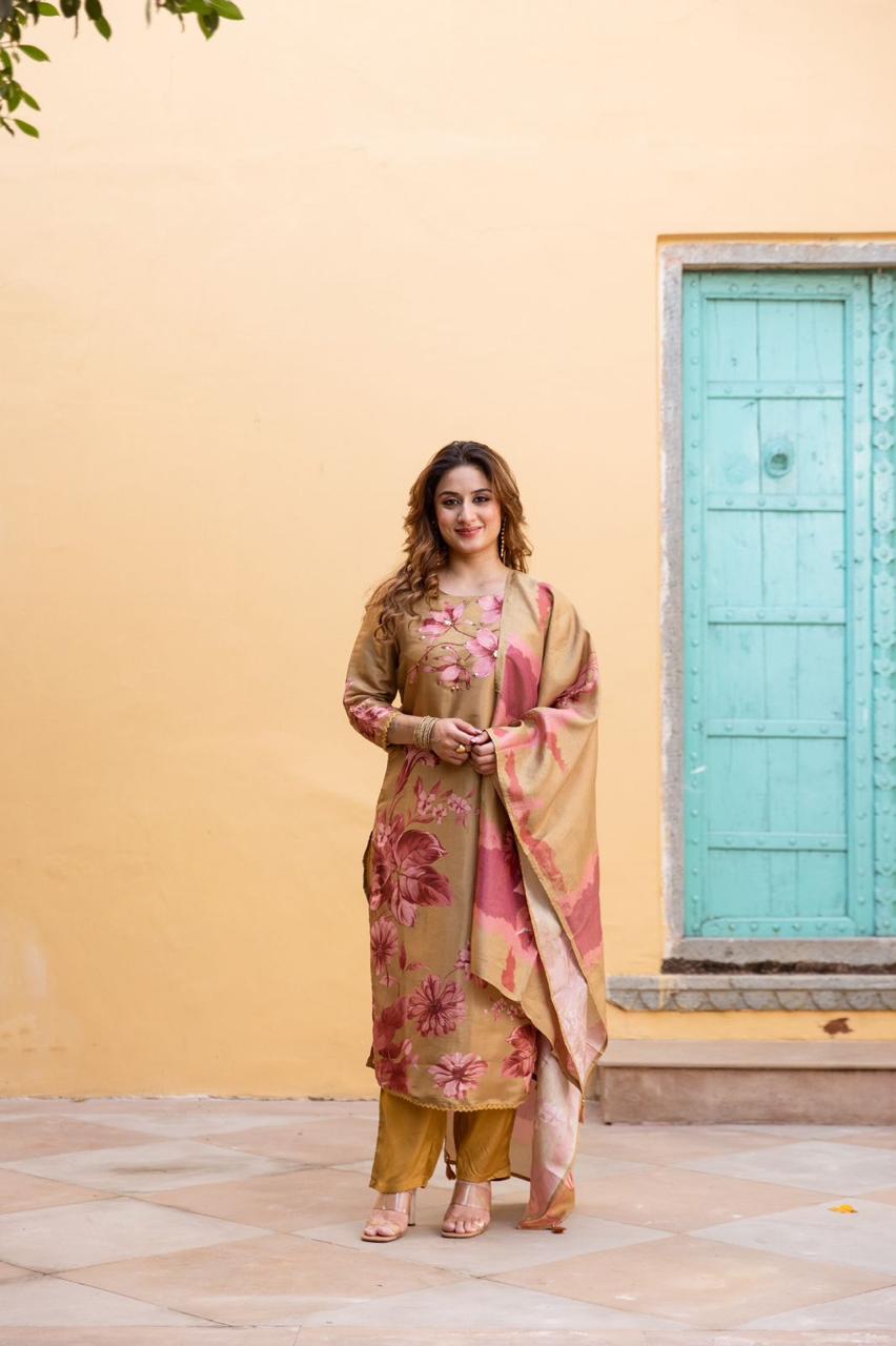 Pretty shimmer tissue lining suit