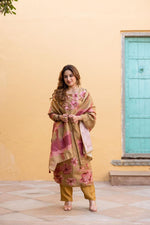 Pretty shimmer tissue lining suit